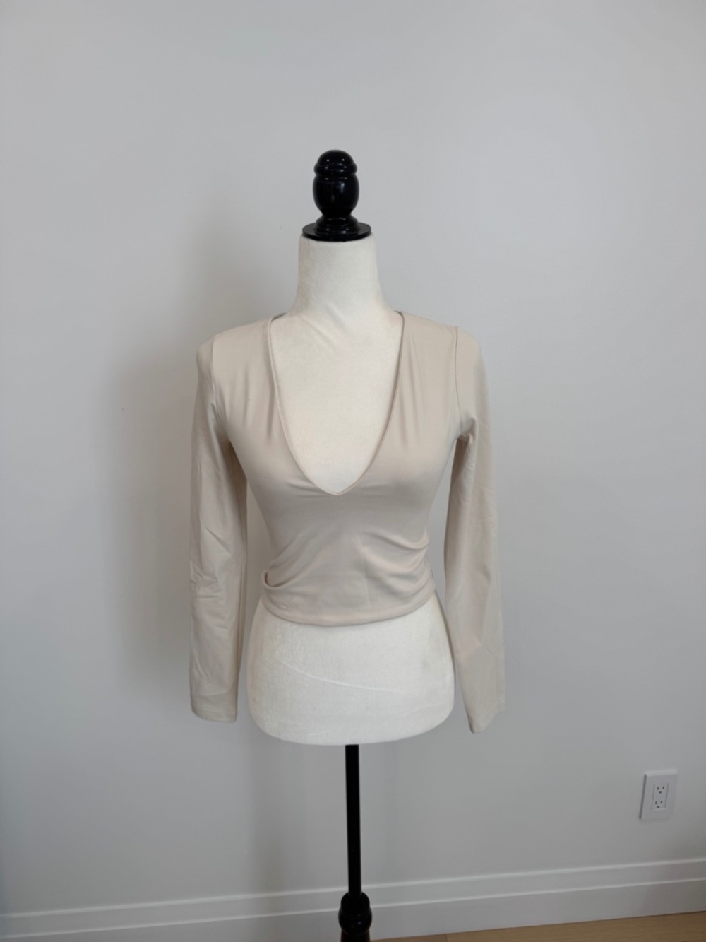 Aritzia Baboon: Contour Long Sleeve Small